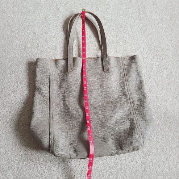 Cuyana Classic Unstructured Leather Pebbled Tote Purse Taupe Minimalist Everyday - Picture 9 of 12